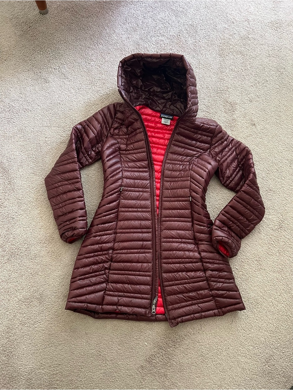Patagonia Women's Hooded Puffer Jacket in Burgundy with pink/Red Lining
